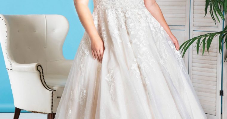 Bridal Gown: Pauline